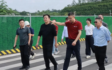 三江新區(qū)（臨港經(jīng)開區(qū)）黨工委委員、南溪經(jīng)開區(qū)管委會主任李勇率隊調(diào)研遠東股份宜賓智能產(chǎn)業(yè)園