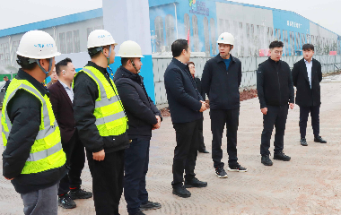 南溪經(jīng)開區(qū)黨工委副書記、管委會(huì)主任李勇一行蒞臨遠(yuǎn)東股份宜賓智能產(chǎn)業(yè)園調(diào)研指導(dǎo)